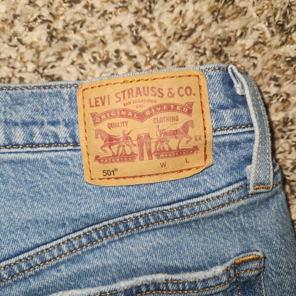 Levi’s 501 Medium Wash Mid-Rise Distressed Cut-Off Denim Shorts  W29 (#2) - Picture 6 of 11
